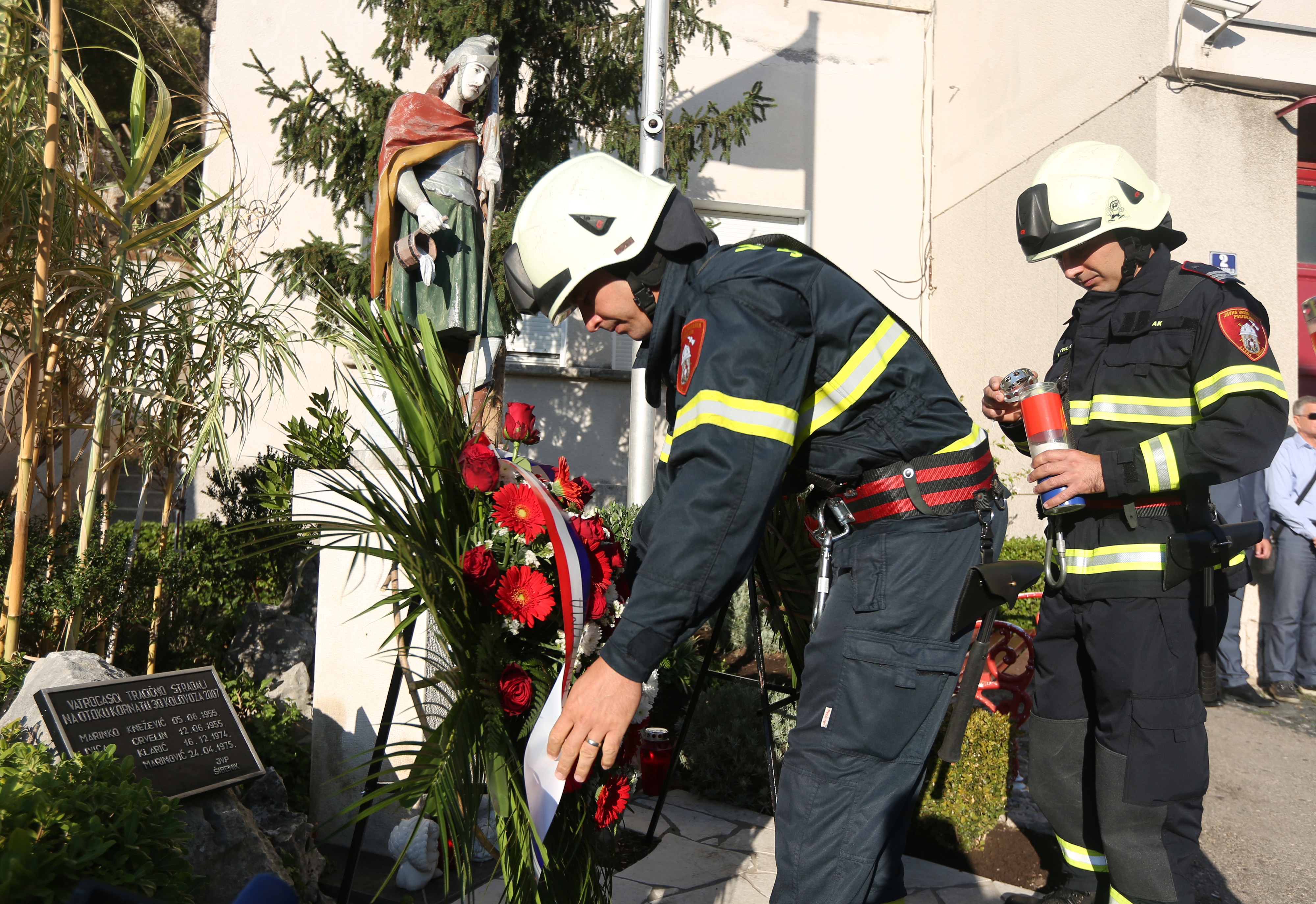 Polaganjem vijenaca obilježena 10. obljetnica kornatske tragedije Polaganjem vijenaca obilježena 10. obljetnica kornatske tragedije