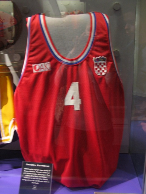 Image 1182499 (auto) Image 1182499 (auto)