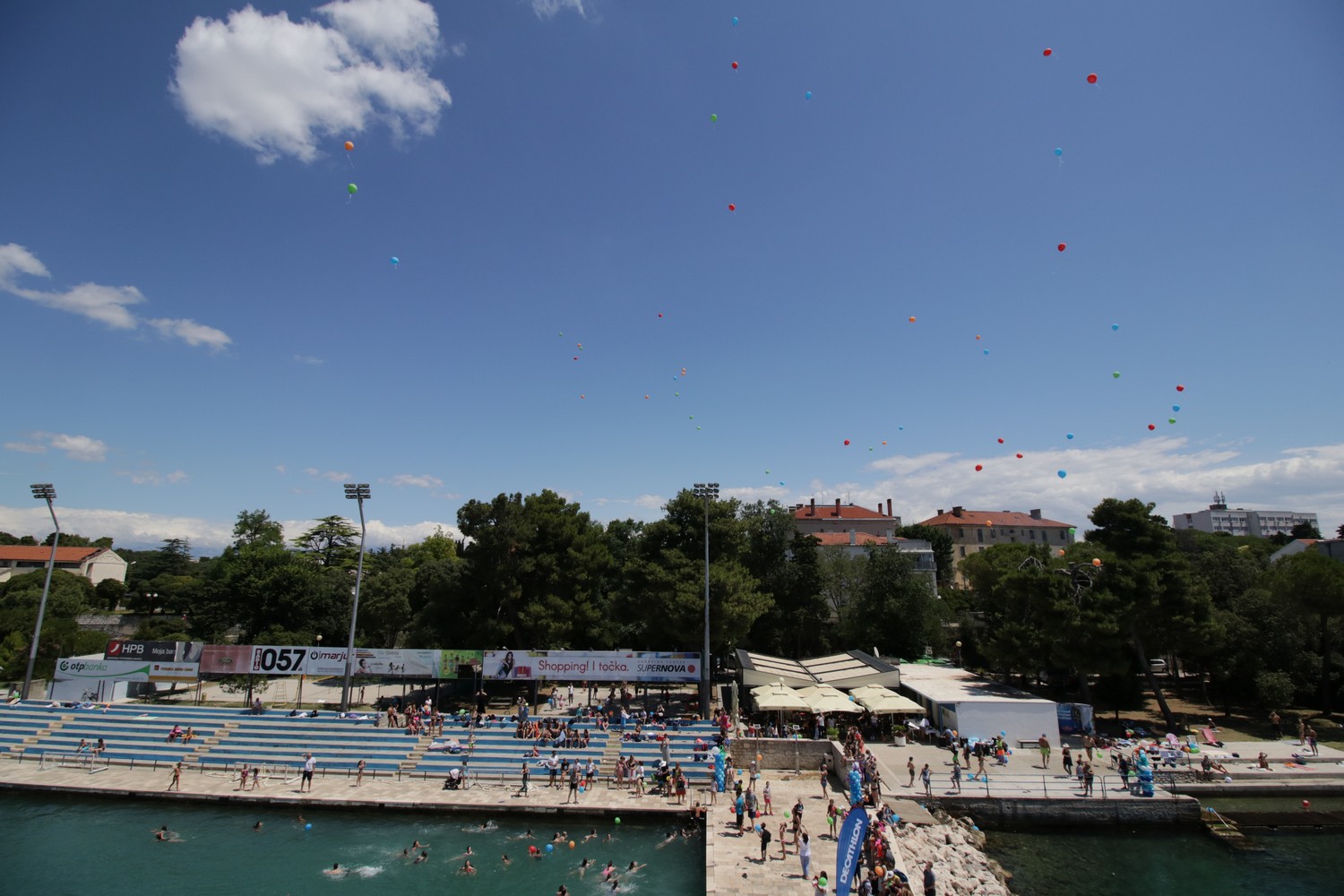 Bazen Kolovare: Meta feštica od balona i prvi Balloon jump Bazen Kolovare: Meta feštica od balona i prvi Balloon jump