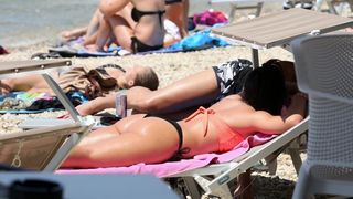 Uživanje u ljetu na vodičkim plažama. Photo: Duško Jaramaz/PIXSELL Uživanje u ljetu na vodičkim plažama. Photo: Duško Jaramaz/PIXSELL