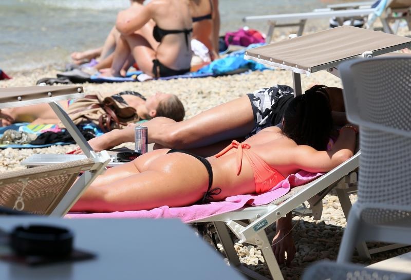 Uživanje u ljetu na vodičkim plažama. Photo: Duško Jaramaz/PIXSELL Uživanje u ljetu na vodičkim plažama. Photo: Duško Jaramaz/PIXSELL