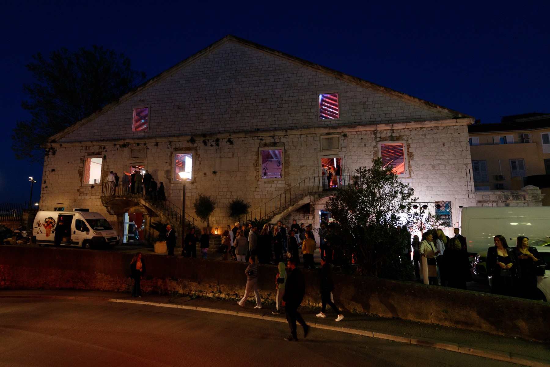 Gala večera japanskih i hrvatskih kuhara napunila Arsenal do posljednjeg mjesta Gala večera japanskih i hrvatskih kuhara napunila Arsenal do posljednjeg mjesta