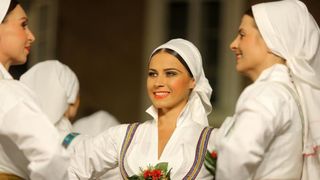 18.07.2013., Zadar – Na Poljani Sime Budinica odrzan je koncert plesnog ansambla Lado gdje su gradjani, ali i mnogobrojni turisti, uzivali gledajuci ples u narodnim nosnjama. Photo: Filip Brala/PIXSELL Autor  Filip Brala/PIXSELL KLJUČNE RIJEČI  narodne