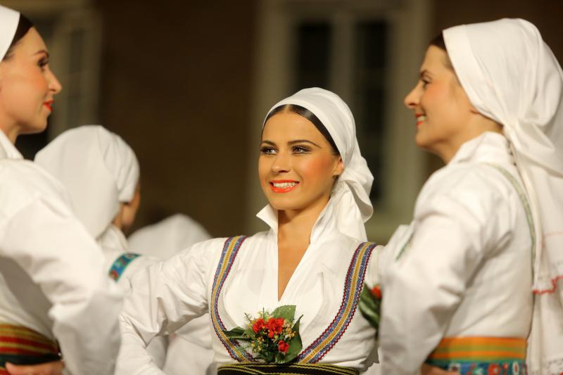 18.07.2013., Zadar – Na Poljani Sime Budinica odrzan je koncert plesnog ansambla Lado gdje su gradjani, ali i mnogobrojni turisti, uzivali gledajuci ples u narodnim nosnjama. Photo: Filip Brala/PIXSELL Autor  Filip Brala/PIXSELL KLJUČNE RIJEČI  narodne