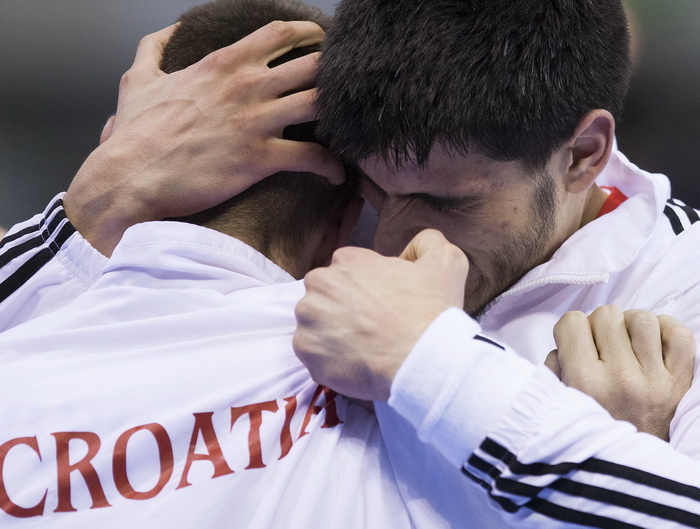 Zaragoza, Spanjolska, 230113.
Gradska dvorana Principe Felipe.
Svjetsko prvenstvo u rukometu za muskarce Spanjolska 2013.
Utakmica cetvrtfinala izmedju reprezentacija Hrvatske i Francuske.
Na fotografiji: slavlje hrvatskih igraca nakon pobjede.
Foto: Ante Zaragoza, Spanjolska, 230113.
Gradska dvorana Principe Felipe.
Svjetsko prvenstvo u rukometu za muskarce Spanjolska 2013.
Utakmica cetvrtfinala izmedju reprezentacija Hrvatske i Francuske.
Na fotografiji: slavlje hrvatskih igraca nakon pobjede.
Foto: Ante