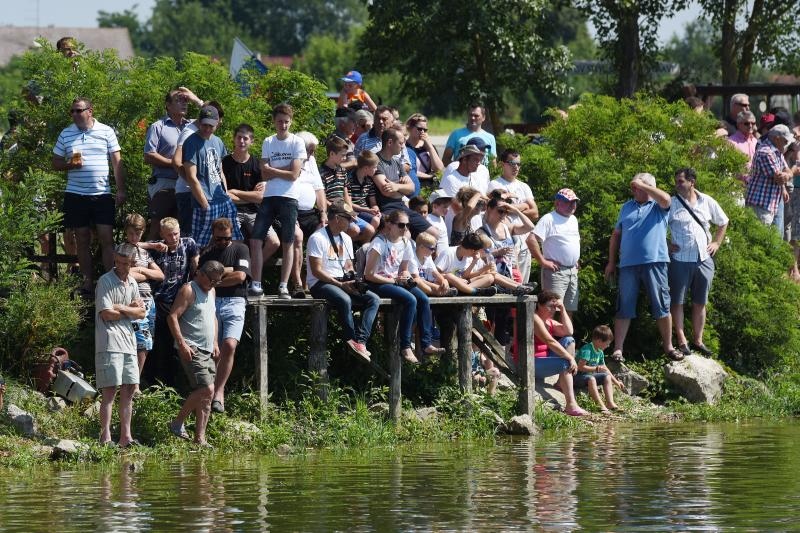 Na Preloskoj Marini odrzana tradicionalna utrka starih ladji, Lov na labudje pero. Photo: Vjeran Zganec Rogulja/PIXSELL Na Preloskoj Marini odrzana tradicionalna utrka starih ladji, Lov na labudje pero. Photo: Vjeran Zganec Rogulja/PIXSELL