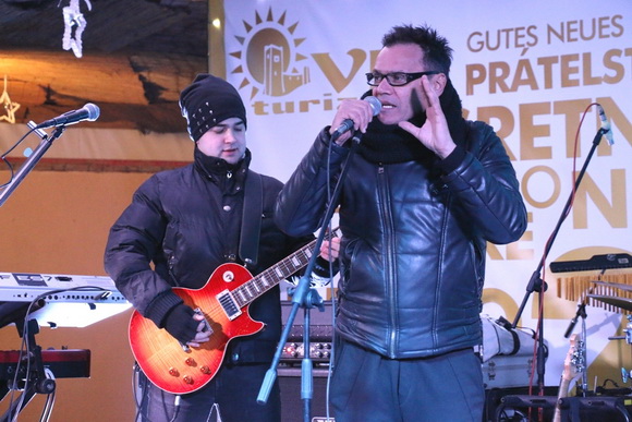 Virani 2016. godinu dočekali uz Lidiju Bačić, Leteći odred i spektakularan vatromet Virani 2016. godinu dočekali uz Lidiju Bačić, Leteći odred i spektakularan vatromet