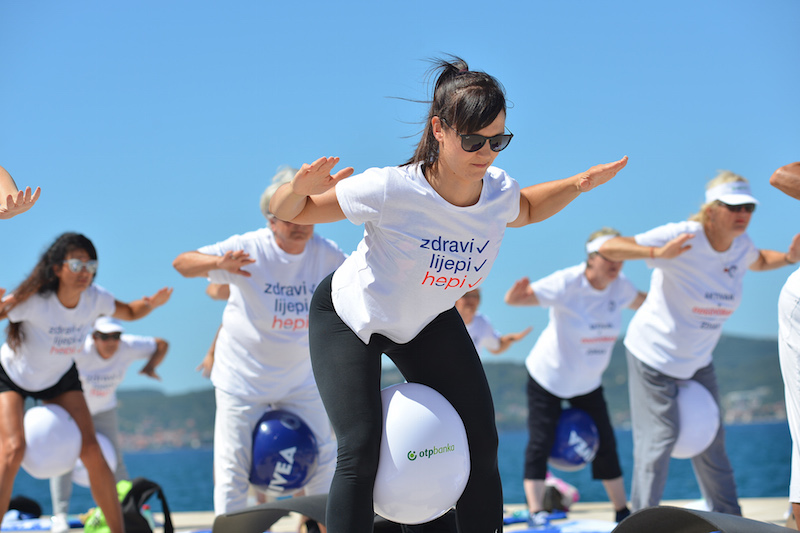 Stotinu vježbača na jutarnjem treningu Aktivne Hrvatske pozdravilo sunce Stotinu vježbača na jutarnjem treningu Aktivne Hrvatske pozdravilo sunce