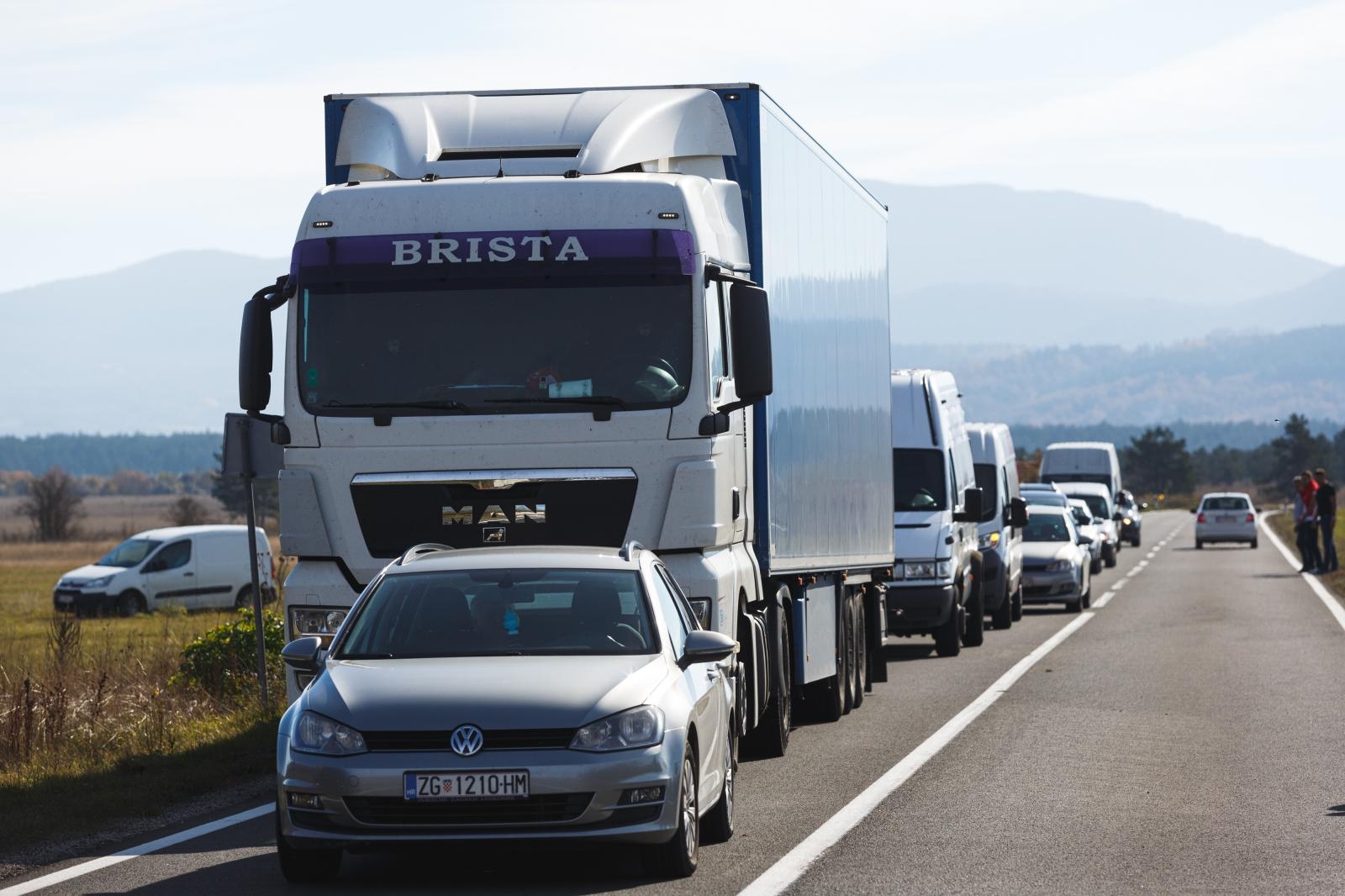 Jošani: Tri osobe poginule u frontalnom sudaru između dva automobila Jošani: Tri osobe poginule u frontalnom sudaru između dva automobila