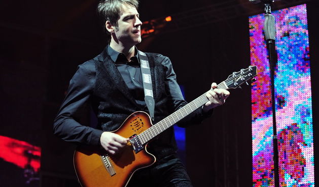 Skoplje, 240110.
Humanitarni koncert odrzan u Skoplju na kome su izvodjaci premijerno pjevali pjesme koje je komponirao Tose Proeski.
Na fotografiji: Boris Novkovic.
Foto: Maja Zlatevska / CROPIX