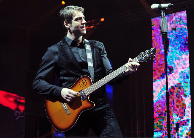 Skoplje, 240110.
Humanitarni koncert odrzan u Skoplju na kome su izvodjaci premijerno pjevali pjesme koje je komponirao Tose Proeski.
Na fotografiji: Boris Novkovic.
Foto: Maja Zlatevska / CROPIX Skoplje, 240110.
Humanitarni koncert odrzan u Skoplju na kome su izvodjaci premijerno pjevali pjesme koje je komponirao Tose Proeski.
Na fotografiji: Boris Novkovic.
Foto: Maja Zlatevska / CROPIX