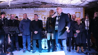 Virani 2016. godinu dočekali uz Lidiju Bačić, Leteći odred i spektakularan vatromet Virani 2016. godinu dočekali uz Lidiju Bačić, Leteći odred i spektakularan vatromet