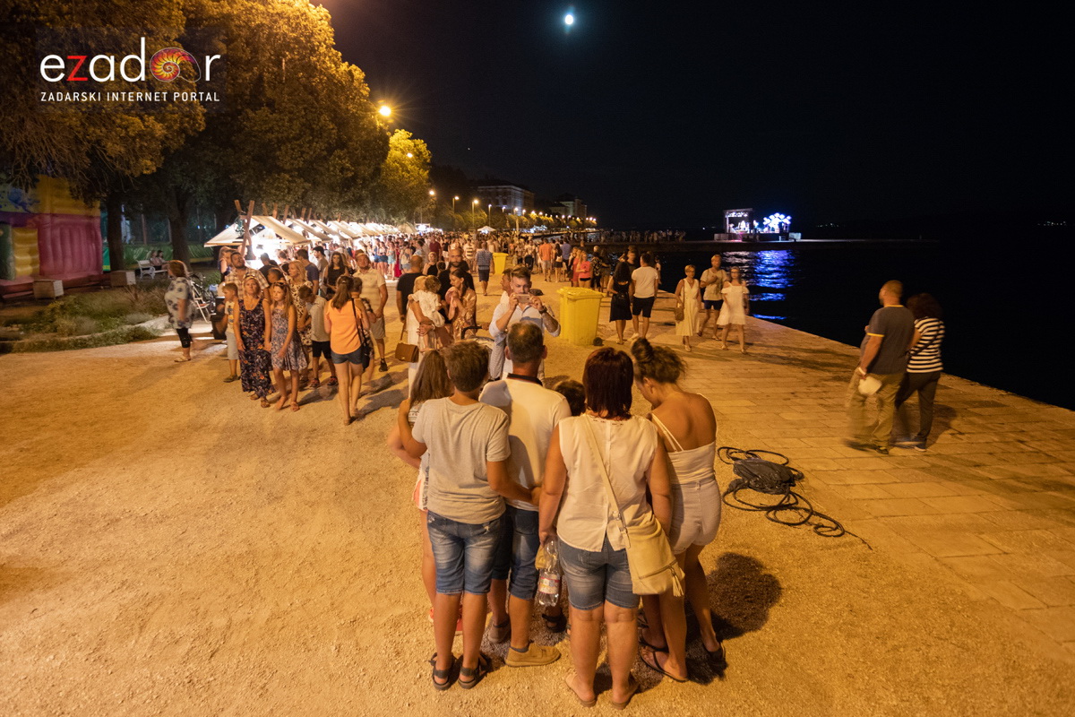 Započela 18. Noć punog miseca na zadarskoj rivi Započela 18. Noć punog miseca na zadarskoj rivi