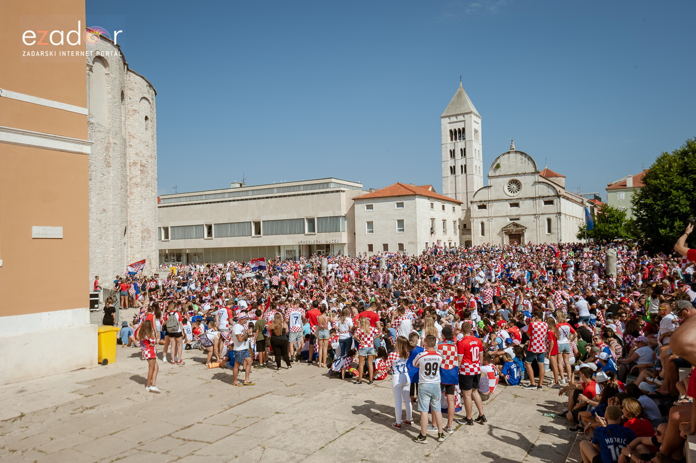 Navijačko ludilo u Zadru za vrijeme i nakon finala Svjetskog prvenstva Navijačko ludilo u Zadru za vrijeme i nakon finala Svjetskog prvenstva