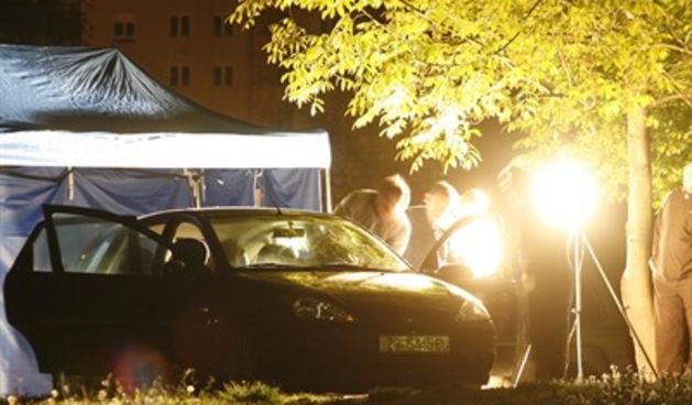 Pronađena dva muška leša u parkiranom autu  [Foto: Ranko Šuvar / Cropix]