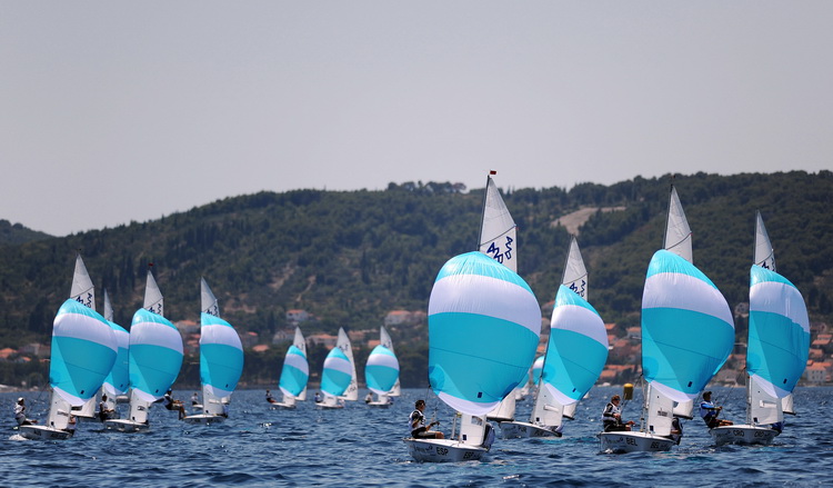 Zadar, 080711.
Svjetsko juniorsko prvenstvo u jedrenju 07.-15.srpnja 2011.
ISAF 2011.
U organizaciji jedrlicarskog kluba Uskok iz Zadra odrzava se svjetsko juniorsko prvenstvo u jedrenju za klase SL 16, 420, 29er, Laser i RS-X. Na prvenstvu se natjece 350 Zadar, 080711.
Svjetsko juniorsko prvenstvo u jedrenju 07.-15.srpnja 2011.
ISAF 2011.
U organizaciji jedrlicarskog kluba Uskok iz Zadra odrzava se svjetsko juniorsko prvenstvo u jedrenju za klase SL 16, 420, 29er, Laser i RS-X. Na prvenstvu se natjece 350