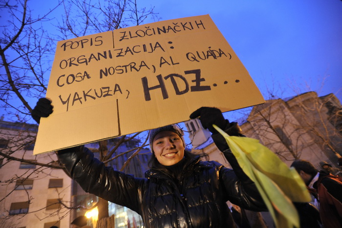 Zagreb, 020311. 
Novi, cetvrti po redu, protuvladin prosvjed tzv. facebook grupe zapoceo je veceras na Cvjetnom trgu. 
Na fotografiji: okupljeni prosvjednici.
Foto: Marko Miscevic / CROPIX