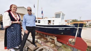 U betinskom brodogradilištu Ante Fržopa svečano je porinut novoizgrađeni tradicionalni murterski brod – leut pod imenom Orlić. Foto: Hrvoje JelavićIPIXSELL