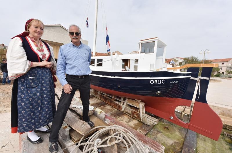 U betinskom brodogradilištu Ante Fržopa svečano je porinut novoizgrađeni tradicionalni murterski brod – leut pod imenom Orlić. Foto: Hrvoje JelavićIPIXSELL