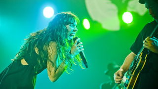 Zagreb, 030612.
Francuska pjevacica Zaz, pravog imena Isabelle Geffroy, kojoj je planetarnu slavu donio singl Je veux, odrzala je veceras koncert pred prepunom dvoranom Doma sportova.
Foto: Neja Markicevic / CROPIX