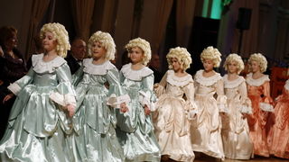 Varazdin, 030212.
U varazdinskom HNK odrzava se 19. Sjajni bal grada Varazdina, koji ugoscuje mnoge poznate uzvanike, od uglednih diplomata, glumaca, gospodarstvenika i politicara.
Pregrst baroknih specijaliteta za ovogodisnji bal spremili su zlatni kuhar Varazdin, 030212.
U varazdinskom HNK odrzava se 19. Sjajni bal grada Varazdina, koji ugoscuje mnoge poznate uzvanike, od uglednih diplomata, glumaca, gospodarstvenika i politicara.
Pregrst baroknih specijaliteta za ovogodisnji bal spremili su zlatni kuhar