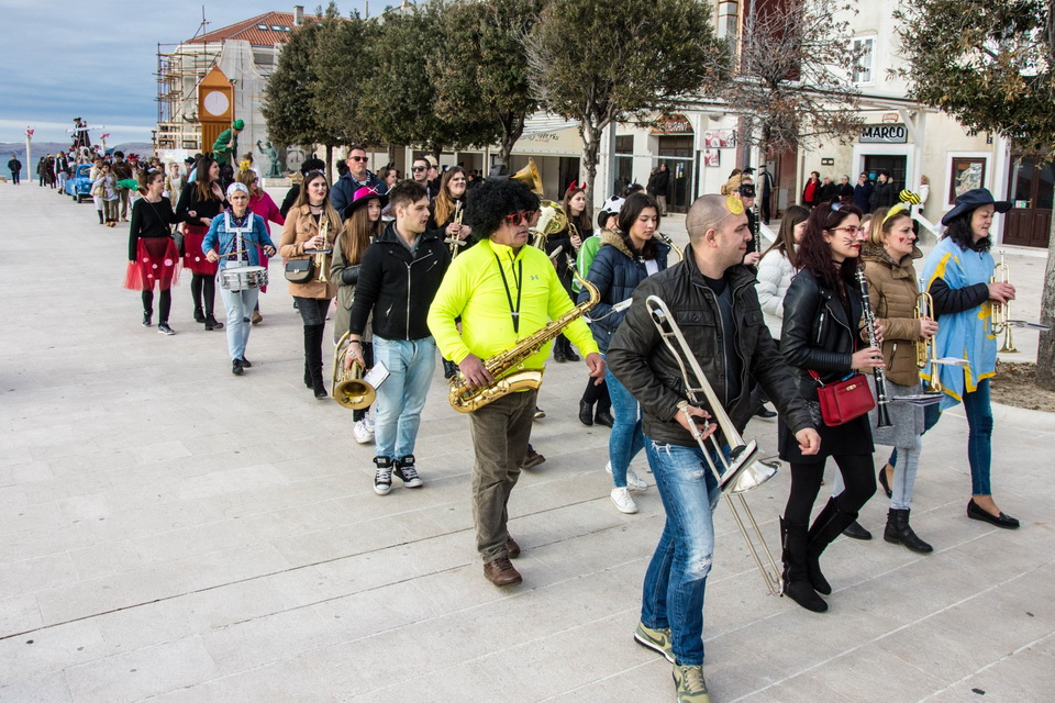 Paški zimski karneval 2017.- Maškarane skupine u karnevalskoj povorci Paški zimski karneval 2017.- Maškarane skupine u karnevalskoj povorci