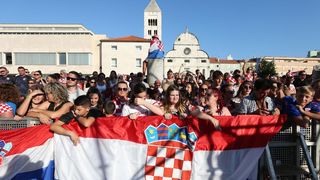 Zadar dočekao svoje Vatrene: Sve generacije okupile se na Forumu