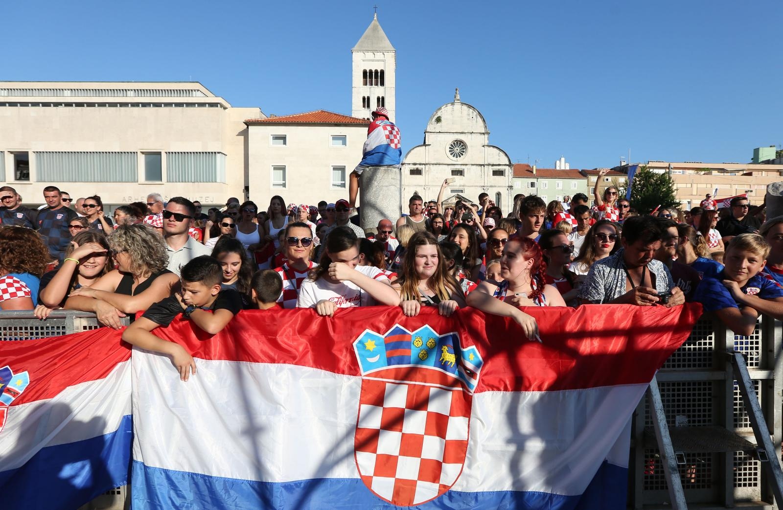 Zadar dočekao svoje Vatrene: Sve generacije okupile se na Forumu