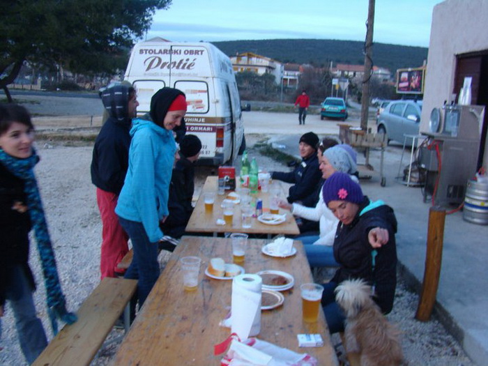 Druzenje uz surf i kite na plazi Makarska u Sukosanu Druzenje uz surf i kite na plazi Makarska u Sukosanu