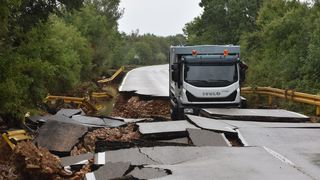 Zbog zarobljenog kamiona ne prometuje se cestom Poljica- Mazija