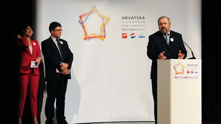 Zadar, 050413.
Veceras je u HNK Zadar odrzano predstavljanje liste koalicije SDP-HNS-HSU za Europski parlament. Na predstavljanju su govorili predsjednik SDP-a Zoran Milanovic, predsjednica HNS-a Vesna Pusic, predsjednik HSU-a Silvano Hrelja, te prvi na l Zadar, 050413.
Veceras je u HNK Zadar odrzano predstavljanje liste koalicije SDP-HNS-HSU za Europski parlament. Na predstavljanju su govorili predsjednik SDP-a Zoran Milanovic, predsjednica HNS-a Vesna Pusic, predsjednik HSU-a Silvano Hrelja, te prvi na l