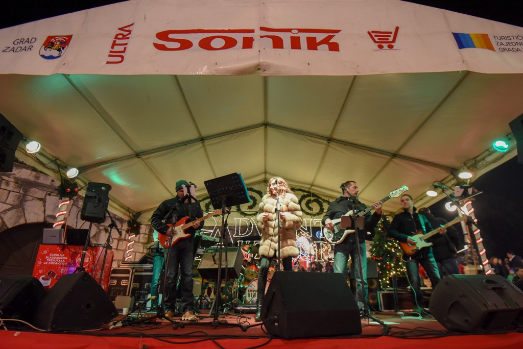 Spektakularni doček Nove 2017. godine na zadarskom Popuotoku Spektakularni doček Nove 2017. godine na zadarskom Popuotoku