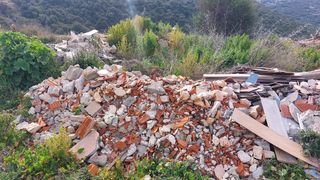 Na Pašmanu ponovno ilegalni otpad, iz Općine traže pomoć u pronalasku počinitelja Na Pašmanu ponovno ilegalni otpad, iz Općine traže pomoć u pronalasku počinitelja