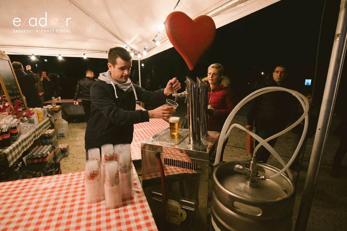 Humanitarni svjetlosni spektakl “Zaželi ljubav 2018.” @ Forum