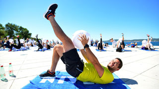 Stotinu vježbača na jutarnjem treningu Aktivne Hrvatske pozdravilo sunce Stotinu vježbača na jutarnjem treningu Aktivne Hrvatske pozdravilo sunce