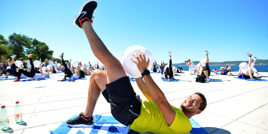 Stotinu vježbača na jutarnjem treningu Aktivne Hrvatske pozdravilo sunce Stotinu vježbača na jutarnjem treningu Aktivne Hrvatske pozdravilo sunce