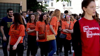 Zadarski maturanti donirali brašno Socijalnoj samoposluzi Zadarski maturanti donirali brašno Socijalnoj samoposluzi