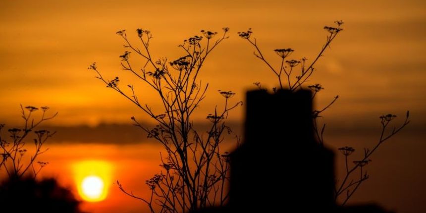 Nin – Sunce zalazi iza Crkve sv. Nikole u Ninu. Crkva sv. Nikole je jedini sacuvani primjerak ranoromanicke arhitekture takvog oblika u Dalmaciji. Photo: Davor Puklavec/PIXSELL Nin – Sunce zalazi iza Crkve sv. Nikole u Ninu. Crkva sv. Nikole je jedini sacuvani primjerak ranoromanicke arhitekture takvog oblika u Dalmaciji. Photo: Davor Puklavec/PIXSELL