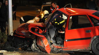 Zadar, 140311.
Na krizanju Stadionske i Puta Murvice oko 23 sata dogodila se teska prometna nesreca vise ljudi je teze ozljedjeno. Ocevid je u tjeku.
Foto: Andrija Lucic / CROPIX