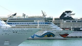 Tri megakruzera s preko 5 tisuća putnika uplovili u novu luku u Gaženici. Photo: Dino Stanin/PIXSELL Tri megakruzera s preko 5 tisuća putnika uplovili u novu luku u Gaženici. Photo: Dino Stanin/PIXSELL