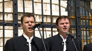 Klapa Kadena na Narodnom trgu, 12. travnja 2009.