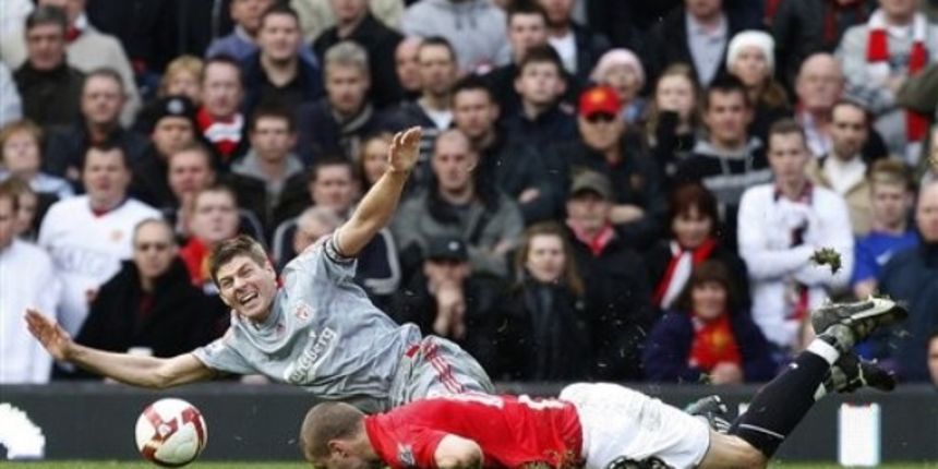 Gerrard, Vidic (AP Photo)