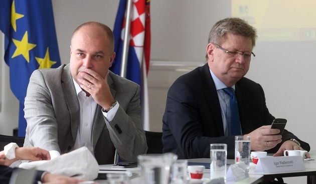 13.07.2015., Zagreb – Odrzana sjednica Gospodarsko-socijalnog vijeca u Ministarstvu rada i mirovinskoga sustava. Igor Radjenovic, Mirando Mrsic. Photo: Goran Stanzl/PIXSELL