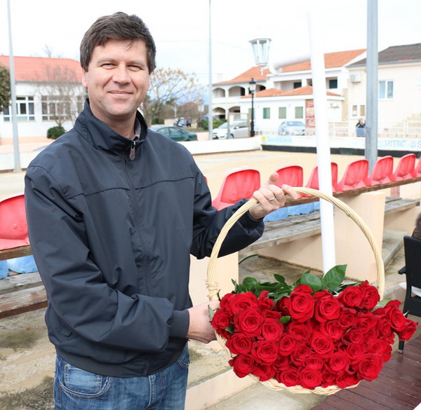 U organizaciji Općine Vir i Vir turizma virskim damama podijeljeno 400 ruža u povodu Dana žena