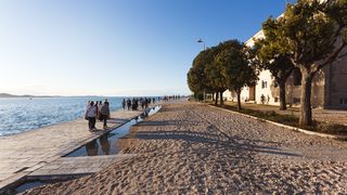 Dio zadarske rive urušio se nakon tijekom jučerašnjeg nevremena