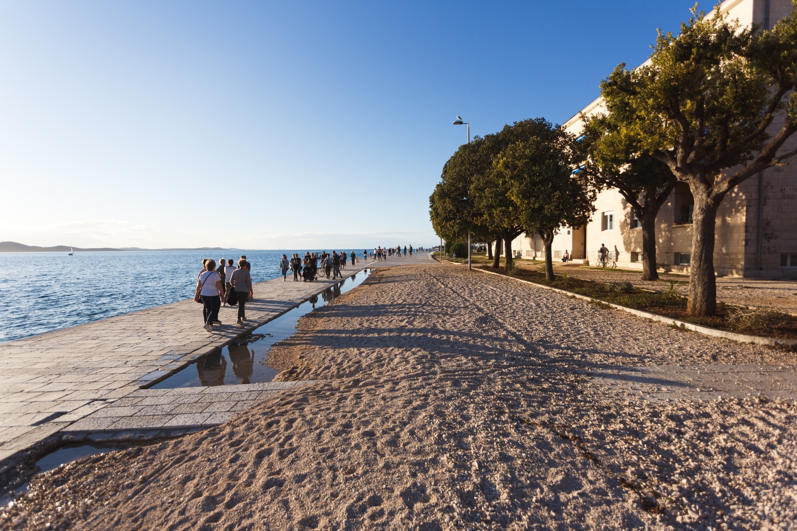 Dio zadarske rive urušio se nakon tijekom jučerašnjeg nevremena