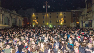 Doček 2017: Najluđa noć na zadarskom Poluotoku privukla više tisuća Zadrana i gostiju Doček 2017: Najluđa noć na zadarskom Poluotoku privukla više tisuća Zadrana i gostiju