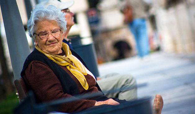 Đir po gradu 3. svibnja 2011. umirovljenica, baka (foto:Saša Čuka)