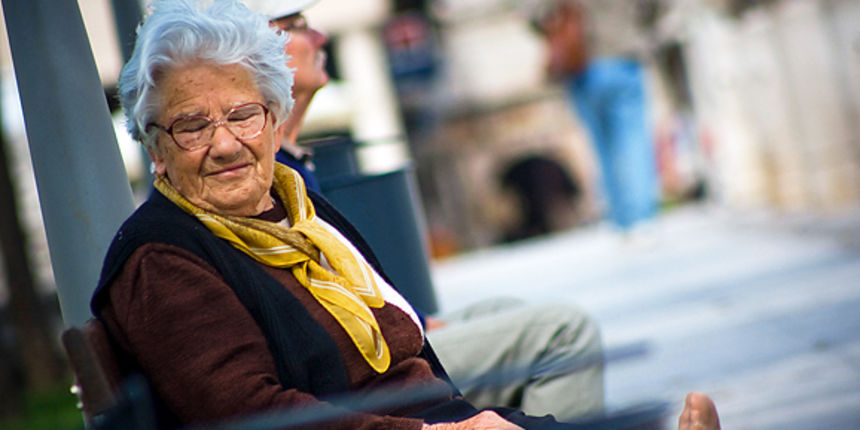 Đir po gradu 3. svibnja 2011. umirovljenica, baka (foto:Saša Čuka)