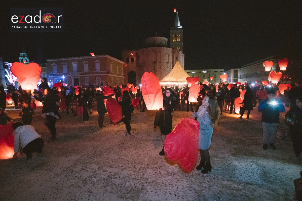 Humanitarni svjetlosni spektakl “Zaželi ljubav 2018.” @ Forum